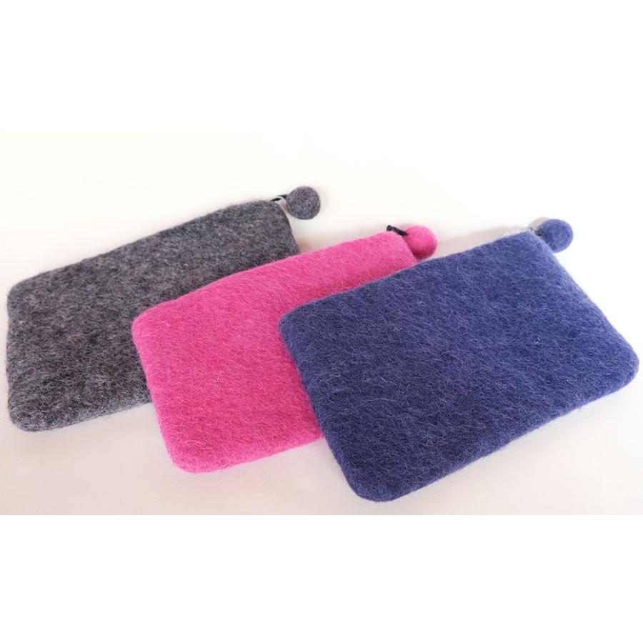 サナ・ハスタカラ　フィッシュポーチ　ウール100％のフェルトポーチ（グレー　ピンク　ネイビー） （フェアトレード商品） | シサム工房 | 01