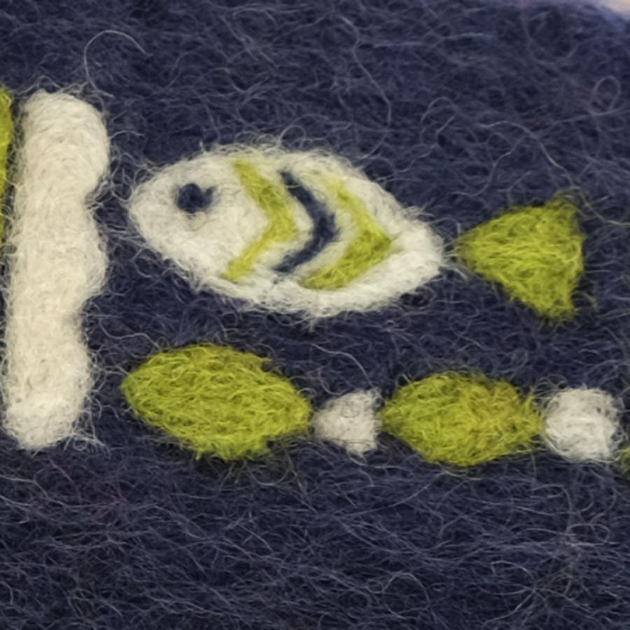 サナ・ハスタカラ　フィッシュポーチ　ウール100％のフェルトポーチ（グレー　ピンク　ネイビー） （フェアトレード商品） | シサム工房 | 03