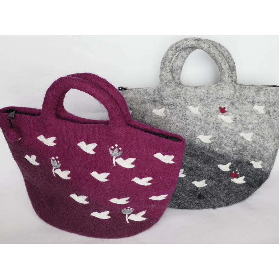 サナ・ハスタカラ　バードバッグ　ウール100％のフェルトバッグ（パープル　グレー） （フェアトレード商品） | シサム工房