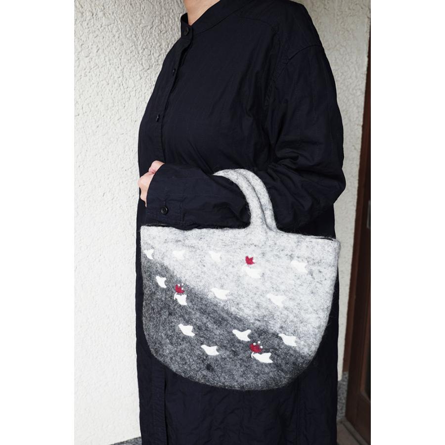 サナ・ハスタカラ　バードバッグ　ウール100％のフェルトバッグ（パープル　グレー） （フェアトレード商品） | シサム工房 | 04