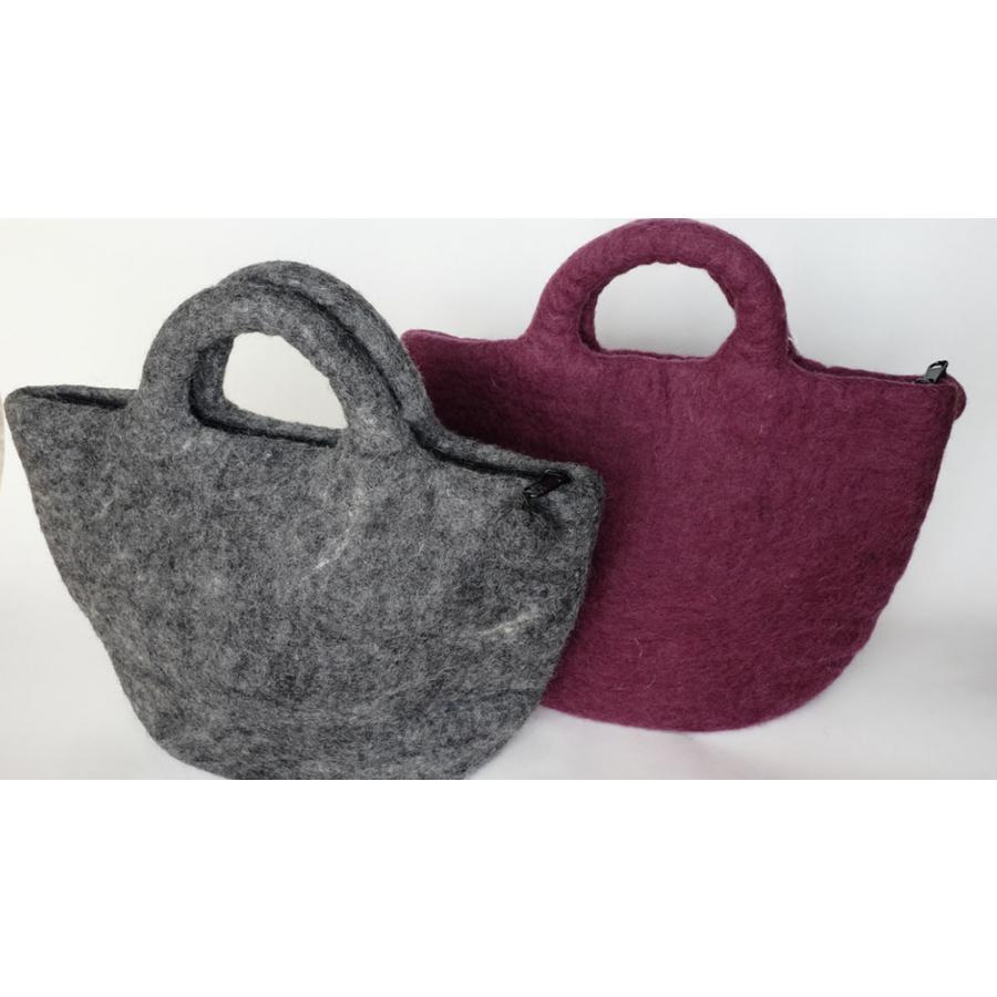 シサム工房 サナ・ハスタカラ　野ぶどうバッグ　ウール100％のフェルトバッグ（グレー　パープル） （フェアトレード商品） | シサム工房 | 01