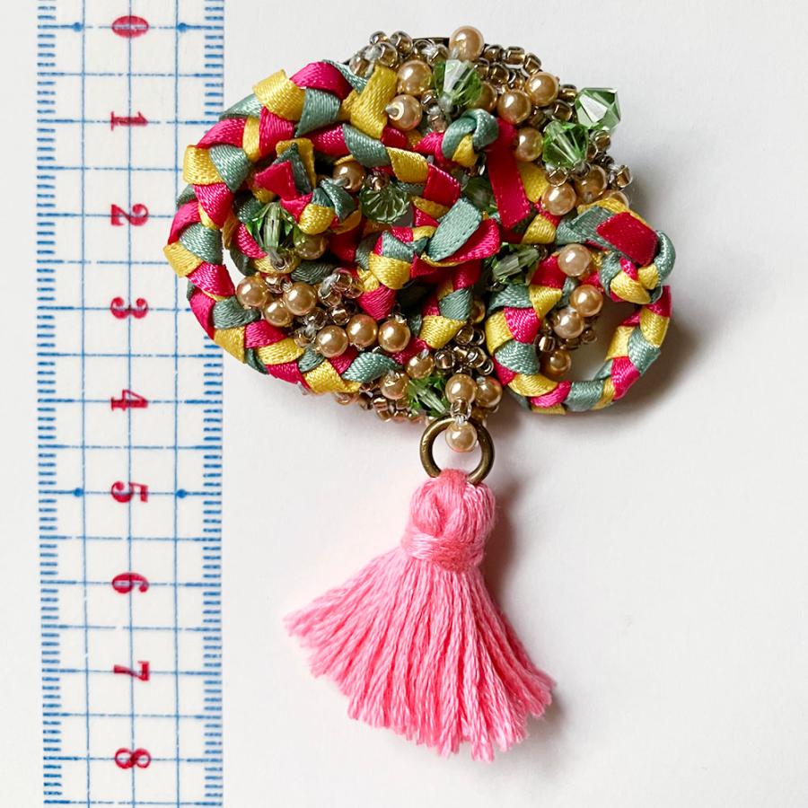 紅女　joncher　ビーズリボンタッセルくるくるブローチ（ピンクグリーン）　ビーズ・タッセル・リボンを組み合わせたブローチ |  | 02