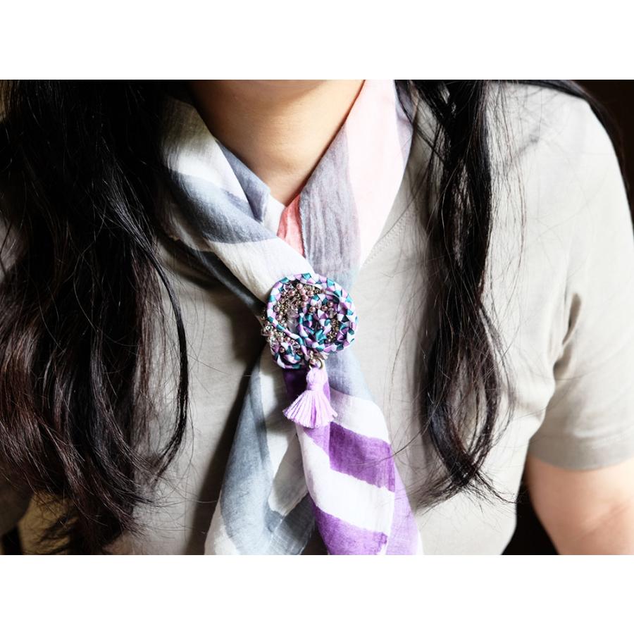 紅女　joncher　ビーズリボンタッセルくるくるブローチ（パープルグリーン）　ビーズ・タッセル・リボンを組み合わせたブローチ |  | 03