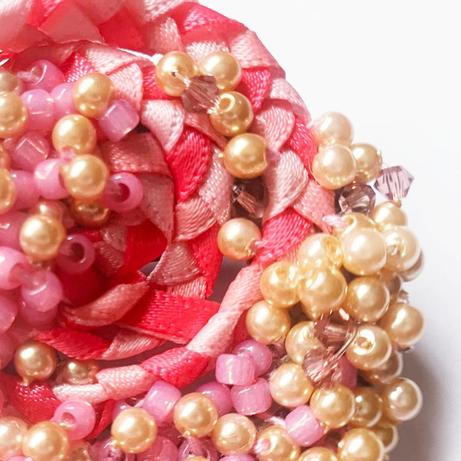 紅女　joncher　ビーズリボンタッセルくるくるブローチ（ピンク）　ビーズ・タッセル・リボンを組み合わせたブローチ |  | 04