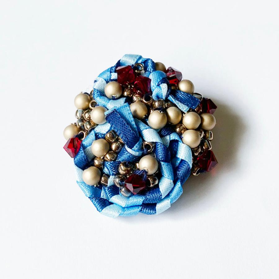 紅女　joncher　ビーズリボンミニブローチ（ブルー）　ビーズ・リボンを組み合わせたブローチ |  | 01