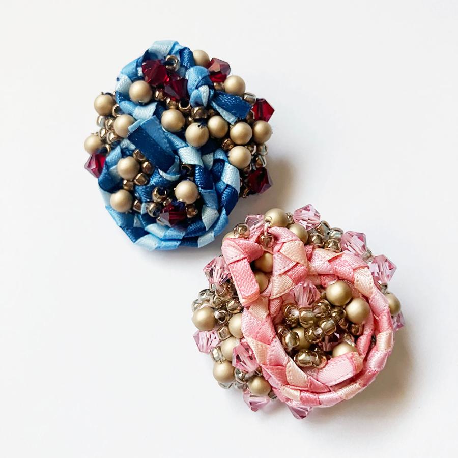 紅女　joncher　ビーズリボンミニブローチ（ブルー）　ビーズ・リボンを組み合わせたブローチ |  | 04