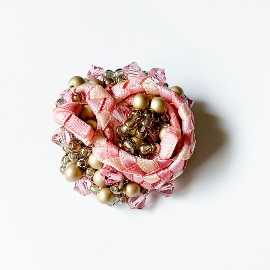 紅女　joncher　ビーズリボンミニブローチ（ピンク）　ビーズ・リボンを組み合わせたブローチ |  | 01