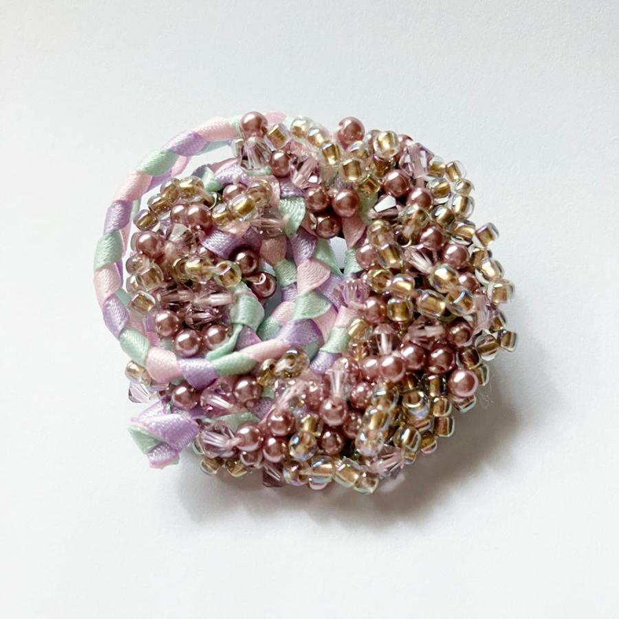 紅女　joncher　ビーズリボンくるくるブローチ（ライトパープル）　ビーズ・リボンを組み合わせたブローチ |  | 01