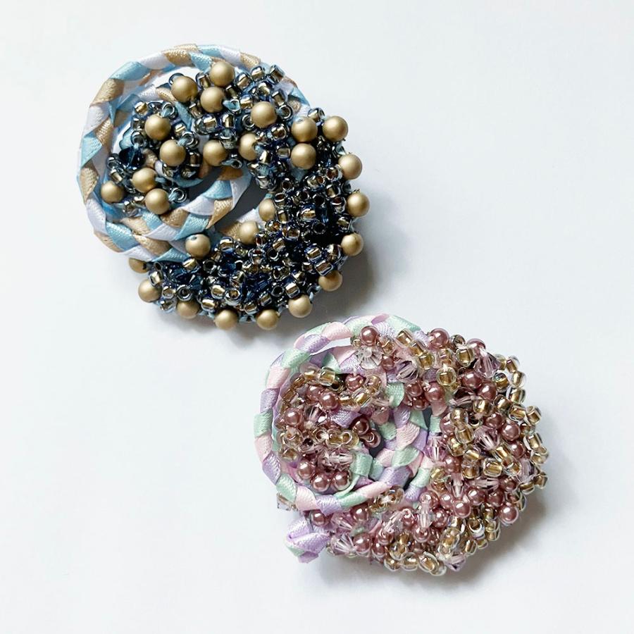 紅女　joncher　ビーズリボンくるくるブローチ（ライトパープル）　ビーズ・リボンを組み合わせたブローチ |  | 05
