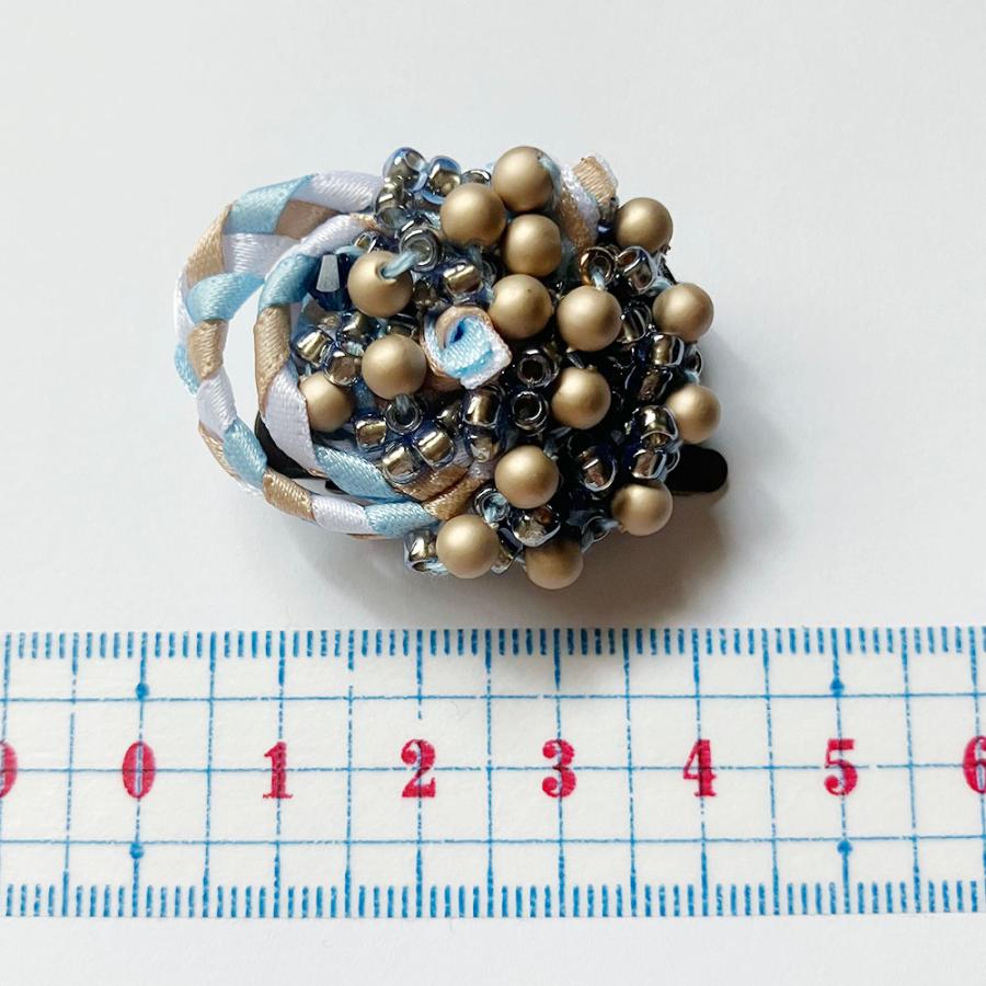 紅女　joncher　ビーズリボンくるくるミニクリップブローチ（ライトブルー）　クリップにもブローチにもなる2wayアイテム |  | 02