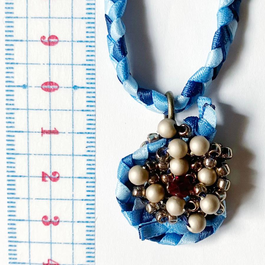 紅女　joncher　ビーズリボンペンダント（ブルー）　ビーズ・リボンを組み合わせたペンダント |  | 02