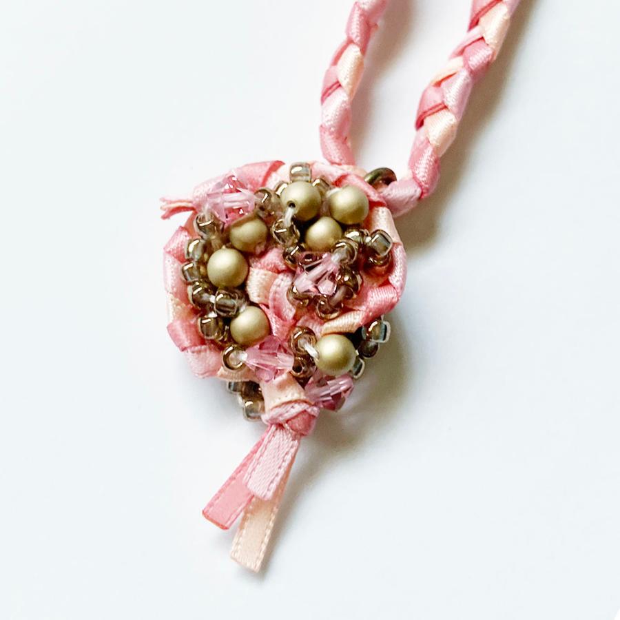 紅女　joncher　ビーズリボンペンダント（ピンク）　ビーズ・リボンを組み合わせたペンダント |  | 01