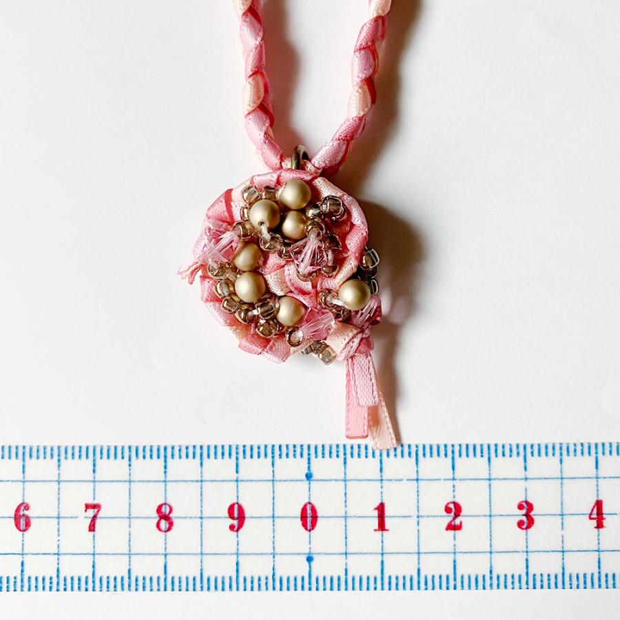 紅女　joncher　ビーズリボンペンダント（ピンク）　ビーズ・リボンを組み合わせたペンダント |  | 03