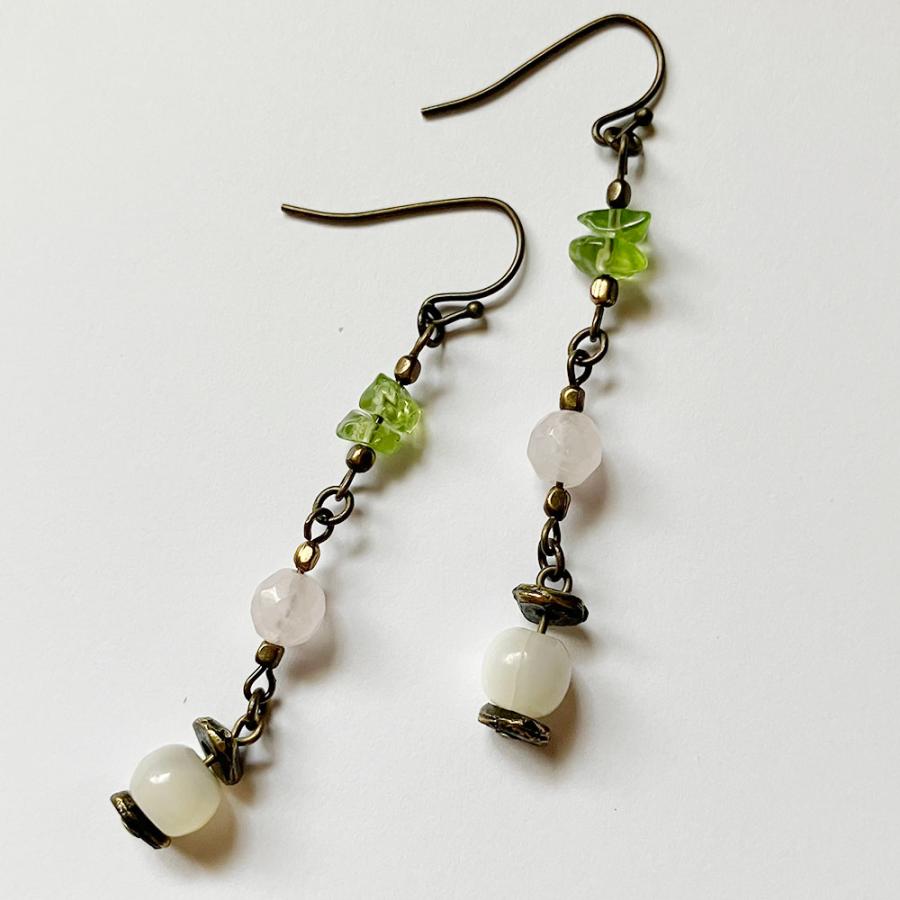 紅女　joncher　白蝶貝・ペリドート・ローズクォーツピアス | 