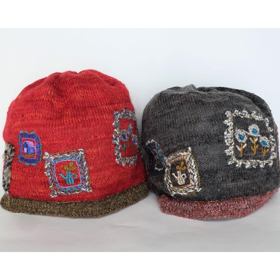 Ｍ．＆ＫＹＯＫＯ　モヘヤアルパカ刺繍ニット帽（レッド　チャコールグレー）刺繍がポイントのワッチタイプ | M.&KYOKO