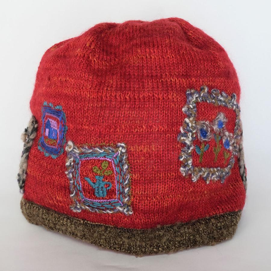 Ｍ．＆ＫＹＯＫＯ　モヘヤアルパカ刺繍ニット帽（レッド　チャコールグレー）刺繍がポイントのワッチタイプ | M.&KYOKO | 01