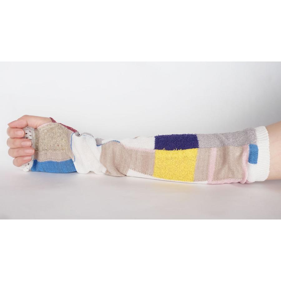 Ｍ．＆ＫＹＯＫＯ　モザイク柄春夏さらさらロングアームカバー（ホワイト　チャコール）薄手の春夏用アームカバー！ | M.&KYOKO | 01