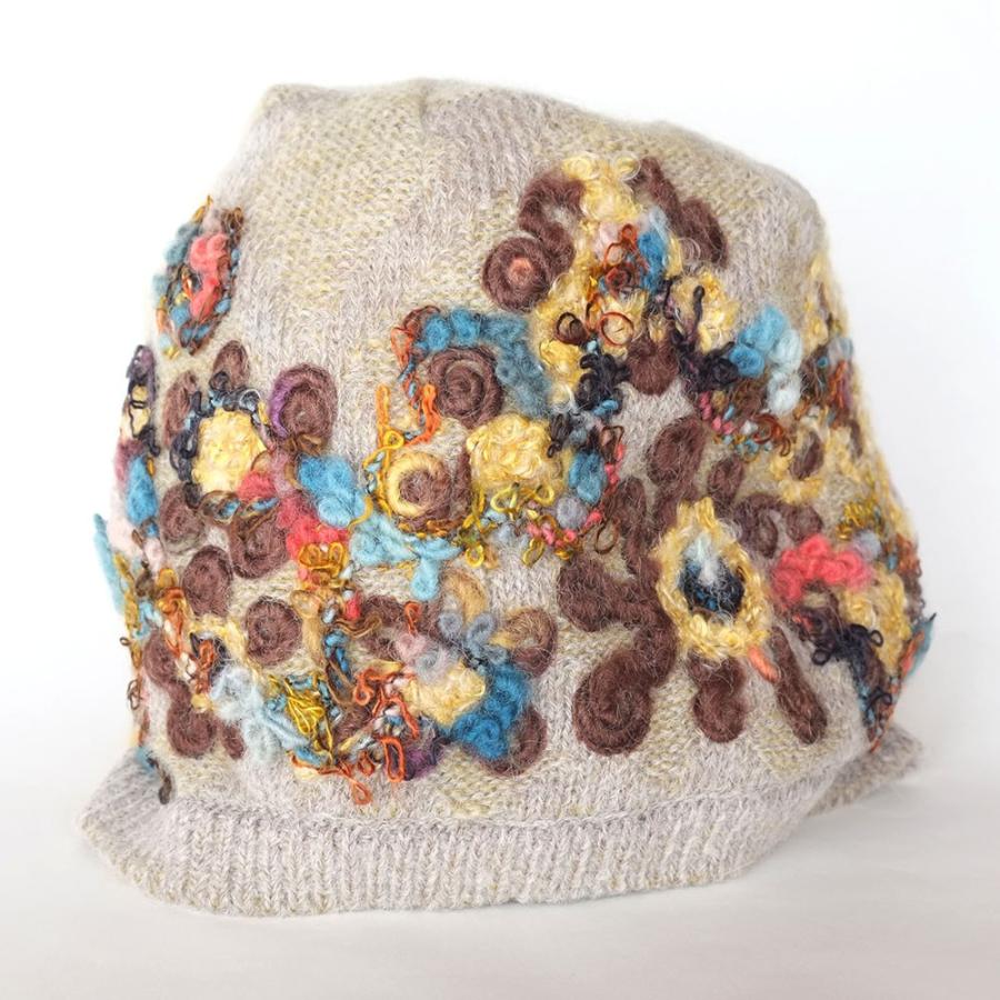 Ｍ．＆ＫＹＯＫＯ　ふわふわ刺繍ニット帽　お花モチーフがアクセントのワッチタイプ | M.&KYOKO | 01