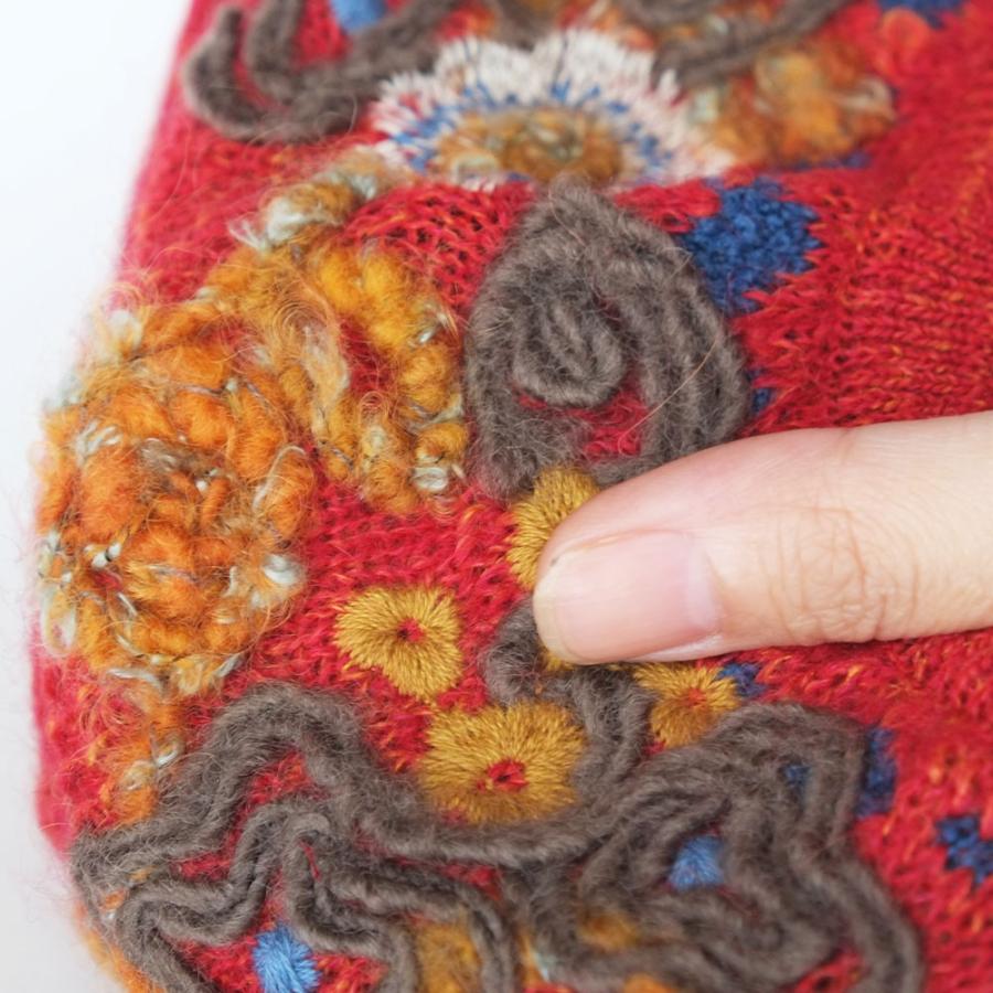 Ｍ．＆ＫＹＯＫＯ　ふわふわ刺繍ニット帽(レッド　グレー）お花モチーフがアクセントのベレータイプ | M.&KYOKO | 03