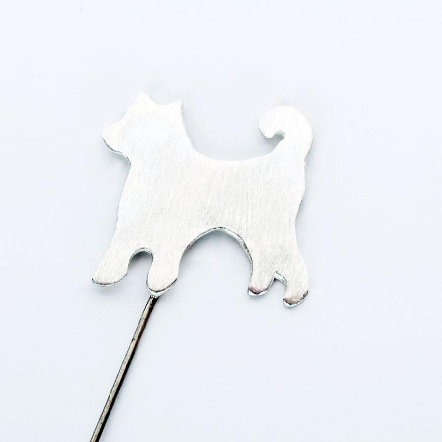 紅女 シルバーハットピン犬 立ち姿 愛嬌のある かわいらしい犬のモチーフ 立ち上がったシルエットをベースとしたデザイン Svbr スイッチバック 通販 Yahoo ショッピング