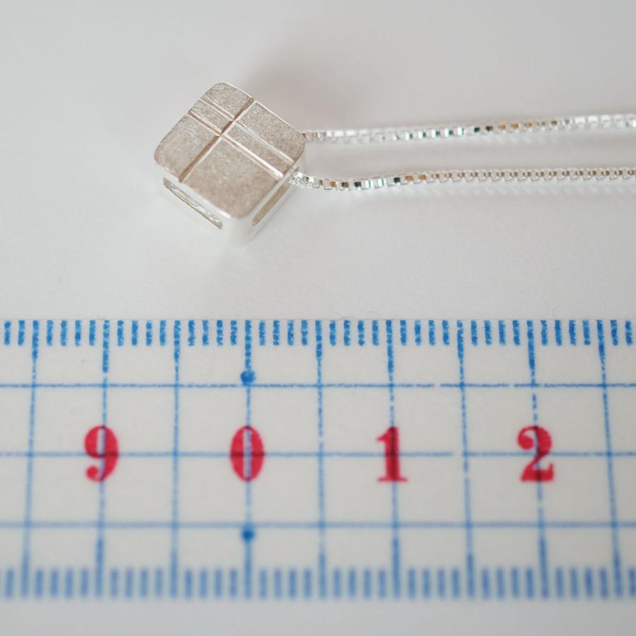 紅女　シルバーシカクペンダント |  | 01