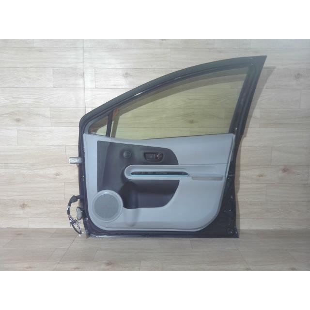 アクア DAA-NHP10 右 フロントドア 運転席ドア 右Fドア S 1NZ-FXE 209