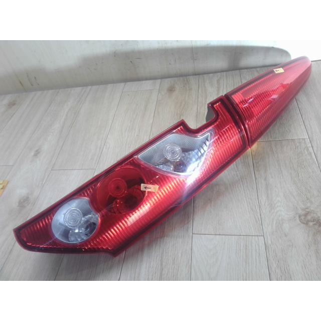 ルノー カングー 右 テールランプ テールレンズ ヴァレオ 82000419945