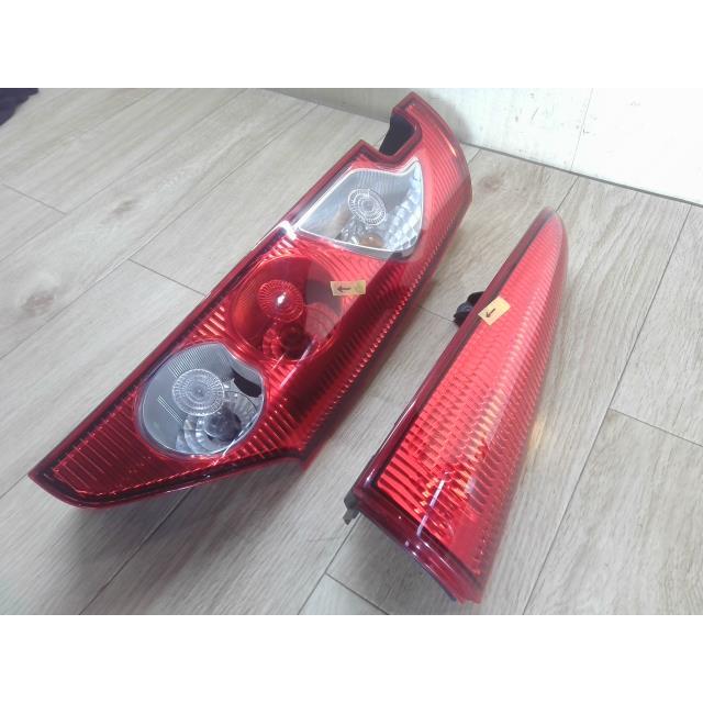 ルノー カングー 右 テールランプ テールレンズ ヴァレオ 82000419945