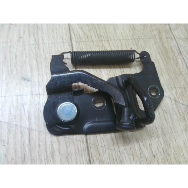 クラウン DAA-AWS210 トランク・バックドアロックソレノイド