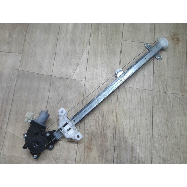 スペーシア DAA-MK53S 右フロントドアレギュレーター・モーター