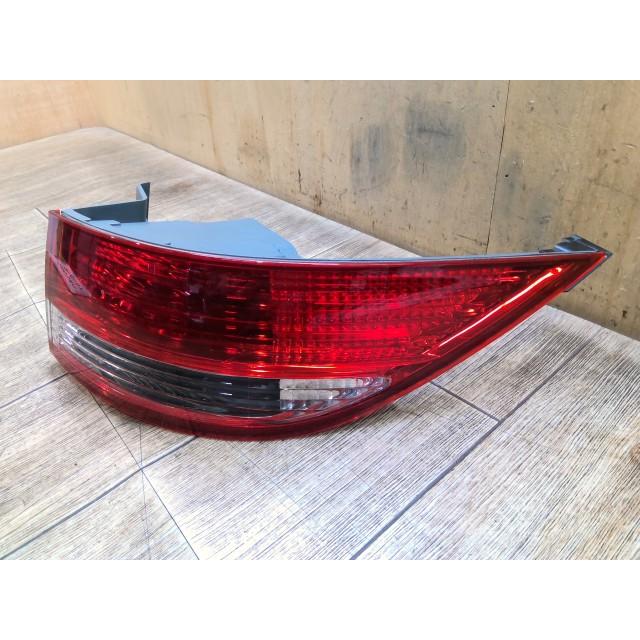 エリシオン DBA-RR1 右 テールランプ 右テールレンズ G 8人 K24A