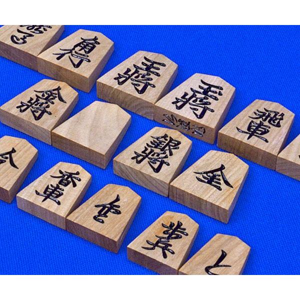 木製将棋駒 斧折 上彫駒(駒箱付)※斧を折るほど堅いといわれる 木製将棋駒 斧折 上彫駒(駒箱付)※斧を折るほど堅いといわれる