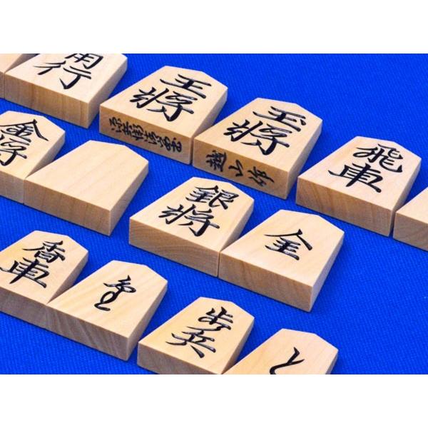 将棋駒 薩摩産本黄楊特上彫駒 源兵衛清安書 ※駒箱付 : 囲碁将棋 将棋駒 薩摩産本黄楊特上彫駒 源兵衛清安書 ※駒箱付 : 囲碁将棋