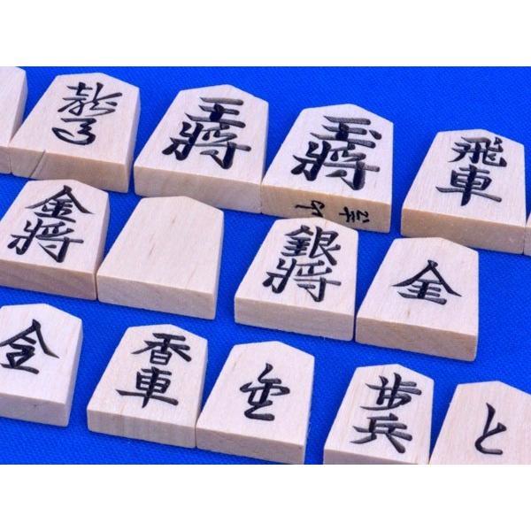 将棋セット 国産桧2寸ハギ足付将棋盤セット(木製将棋駒白椿上彫 将棋セット 国産桧2寸ハギ足付将棋盤セット(木製将棋駒白椿上彫
