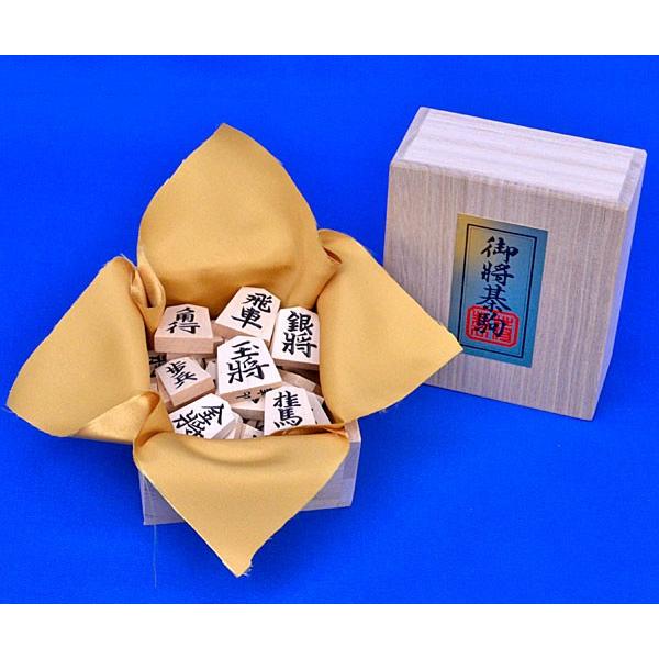 将棋セット 本桂3寸足付将棋盤セット【特売品】(将棋駒白椿上彫駒