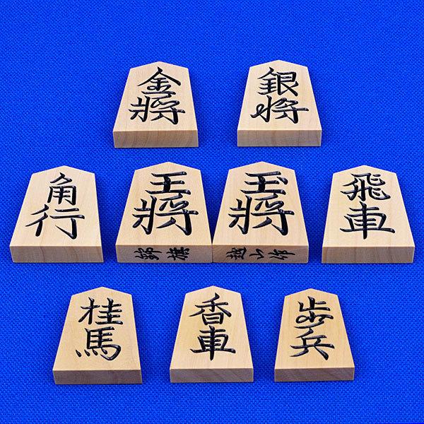 将棋セット 新かや4寸足付将棋盤セット(将棋駒薩摩産本黄楊特上彫錦旗