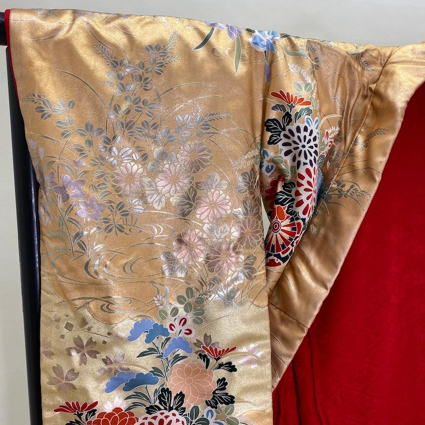 色打掛 金 撮影用 結婚式　花嫁衣装 打掛　裄66m　身丈190cm　美品　 Mサイズ　1713 色打掛 金 撮影用 結婚式 花嫁衣装 打掛 裄66m 身丈190cm 美品 Mサイズ