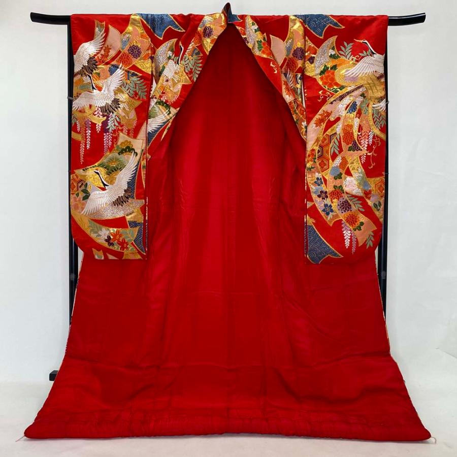 打掛　色打掛　正絹　緞子　鶴　刺繍 色打掛 正絹 鶴 刺繍 赤 打掛 Lサイズ 裄67 花嫁衣裳 婚礼 リサイクル