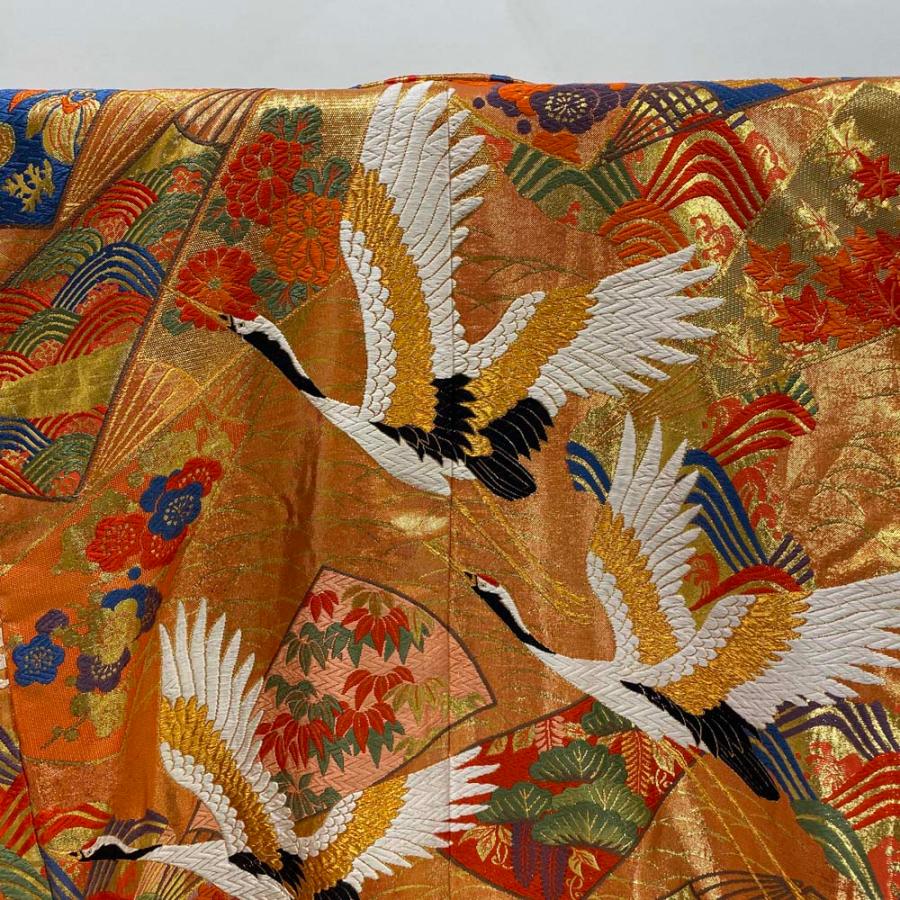 色打掛　刺繍　飛鶴吉祥花文　金糸　正絹　婚礼　結婚式　花嫁　神社挙式　着物　和装 色打掛 刺繍 飛鶴吉祥花文 金糸 正絹 婚礼 結婚式 花嫁 神社挙式 着物 和装
