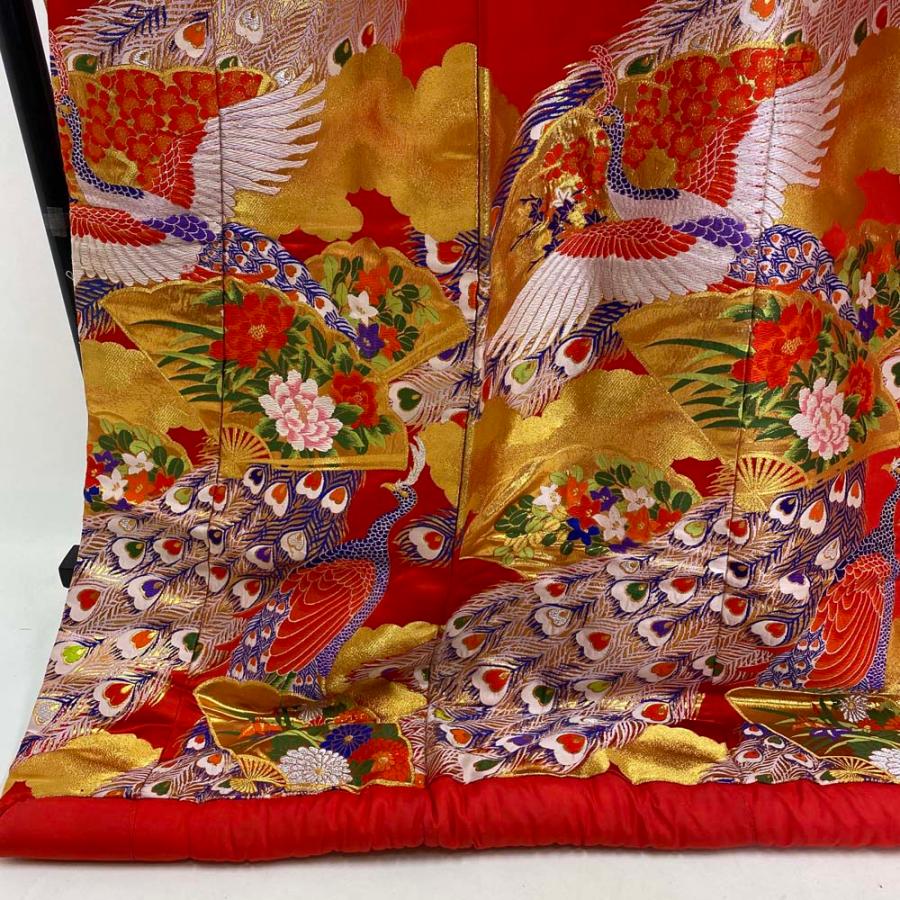 ま*ろ様 赤地に金糸の鶴と松の刺繍で地模様のある素敵な打掛です。 色打掛 正絹 鶴 刺繍 金 赤 打掛 Mサイズ 裄66 花嫁衣裳 婚礼