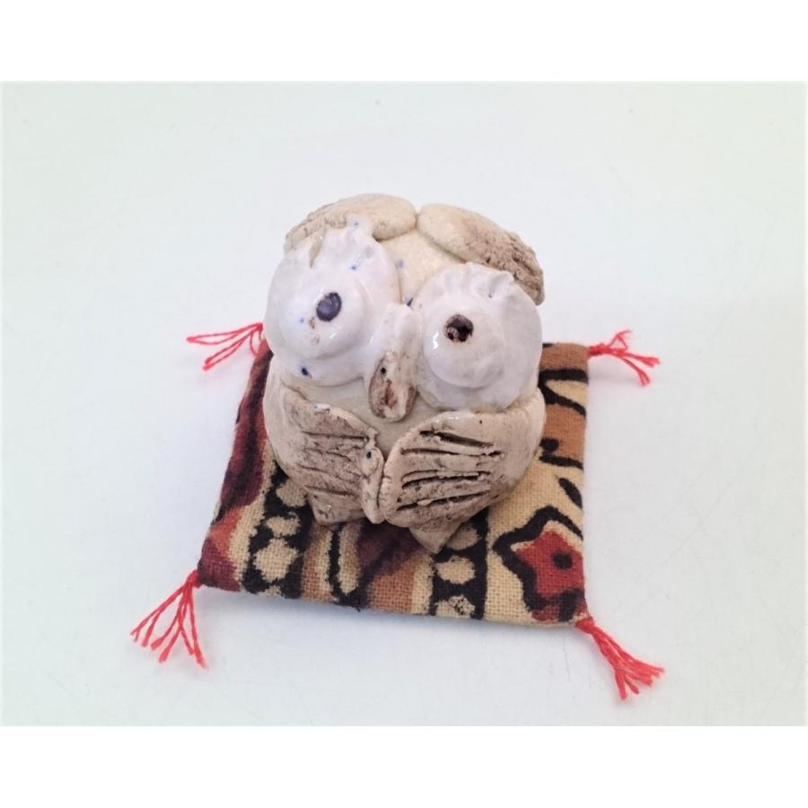 ふくろう 可愛いふくろう 手作り 手捻り ふくろう小茶 座布団付 送料