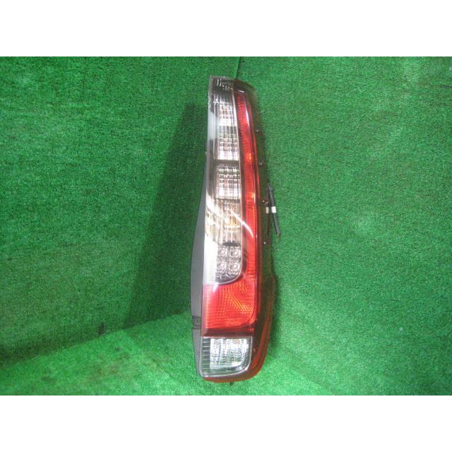 NOAH ノア 3BA-ZRR85G 右テールランプ/テールライト X スロープ 車いす