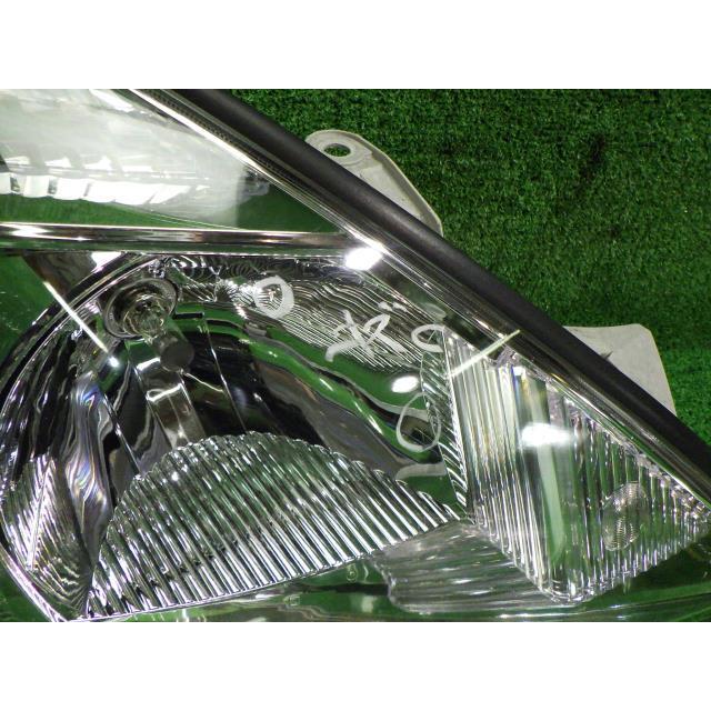 トヨタ　アリオン　右側ヘッドライト アリオン UA-ZZT240 右ヘッドランプ/ヘッドライト A18 スタンダード