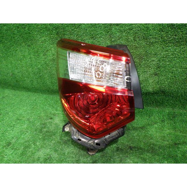 車 ヴィッツ テールランプ 左 81561-52B21