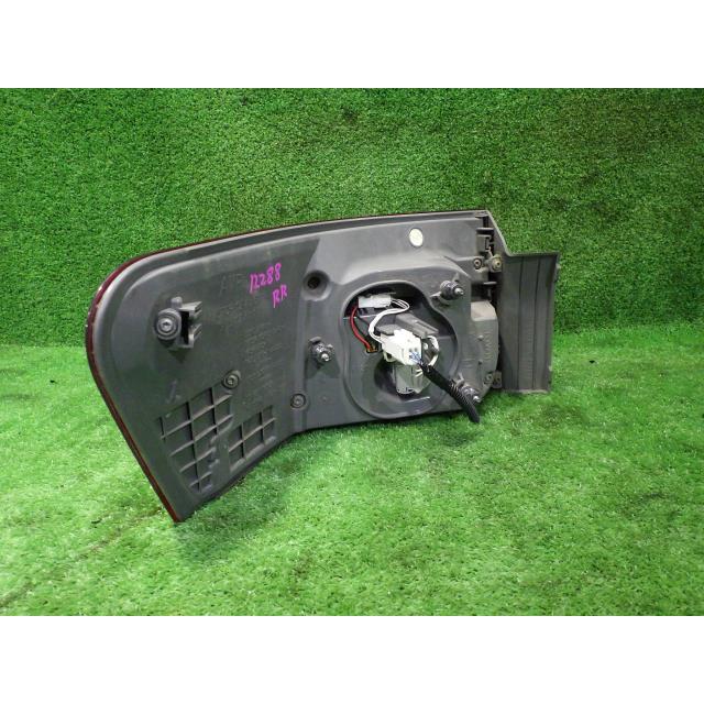 アベンシス DBA-ZRT272W 右テールランプ/テールライト LI 1F7 ヴァレオ