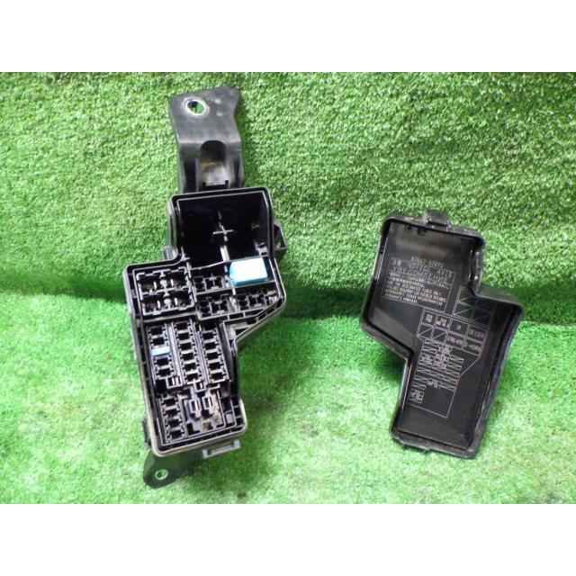 ヤリス 5BA-MXPA15 ヒューズボックス X 4WD 1F7 82741-K0060 : 鈴木