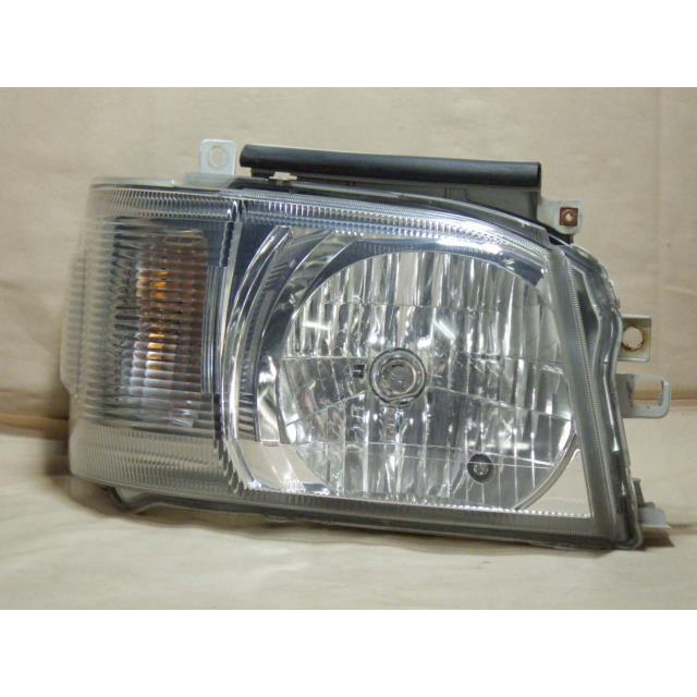 ハイエース コーティング済 ADF-KDH206V 右ヘッドランプ/ヘッドライト
