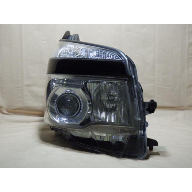 ヴォクシー コーティング済 DBA-ZRR75G 右ヘッドランプ/ヘッドライト  