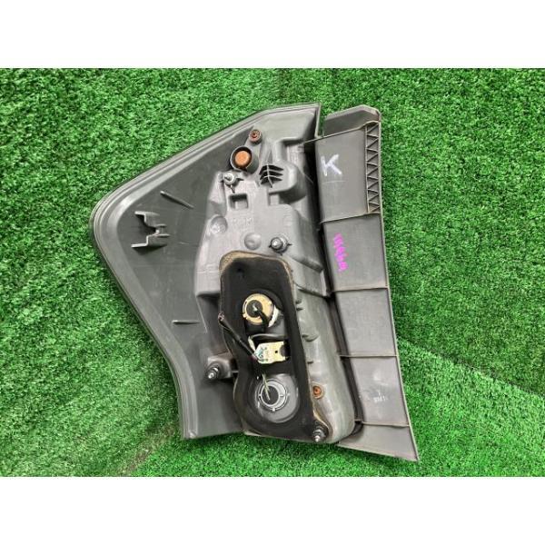 トヨタ（TOYOTA） プリウスα ZVW40W 右テールランプ・テールライト G