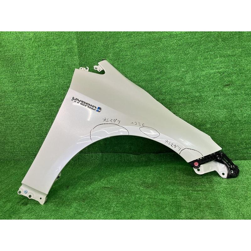 トヨタ（TOYOTA） カローラツーリング ZWE214W 右フロントフェンダー